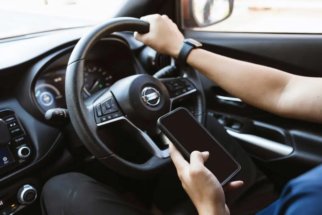 Dejar que una persona imprudente conduzca tu automóvil