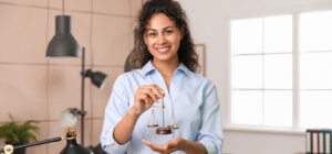 cuánto cobra un abogado