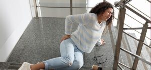 caí en un lugar público