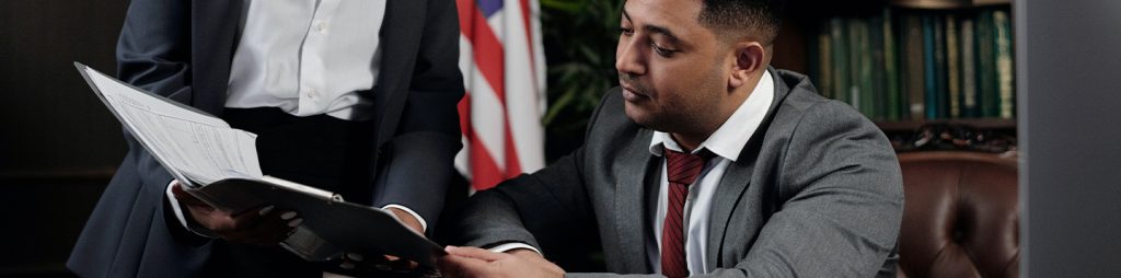 image for Asesoramiento legal gratuito en español | Abogados de Los Defensores