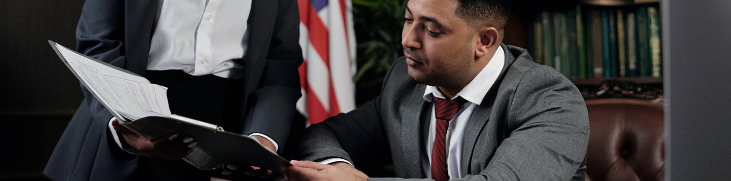 image for Asesoramiento legal gratuito en español | Abogados de Los Defensores