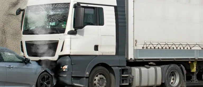 image for Todo lo que debes saber sobre las causas de los accidentes de camiones | Abogado de accidente de camion