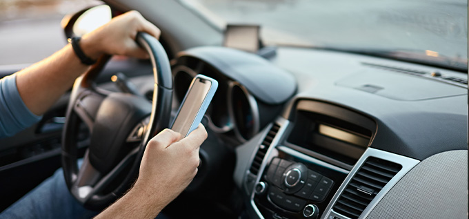 riesgos de enviar mensajes de texto mientras se conduce