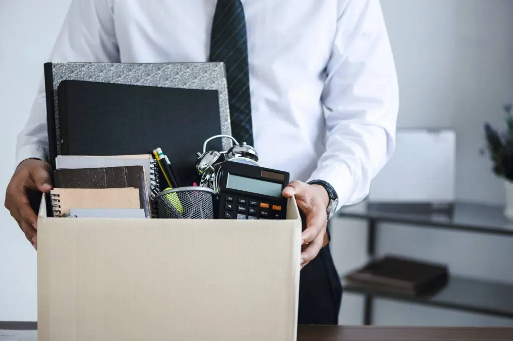 Recibir compensación laboral después de que te despiden