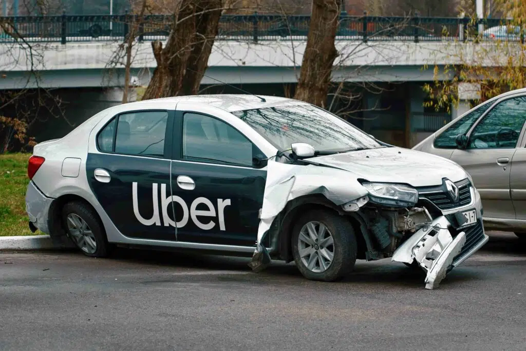 ¿Qué pasa si tienes un accidente como pasajero en Uber o Lyft?