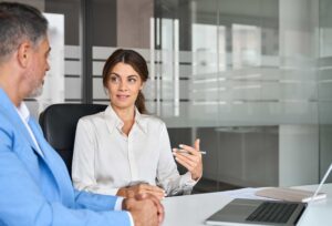 ¿Cuánto cuesta una consulta con un abogado?