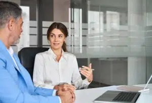 ¿Cuánto cuesta una consulta con un abogado?
