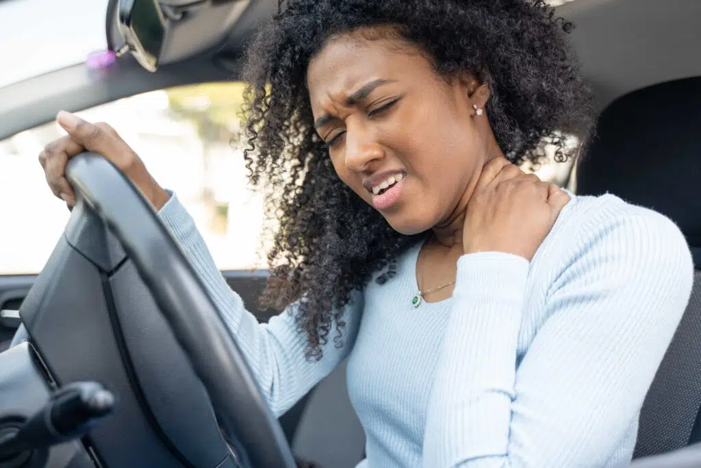 ¿Cuánto se puede recibir en una demanda por latigazo cervical en accidentes de auto?