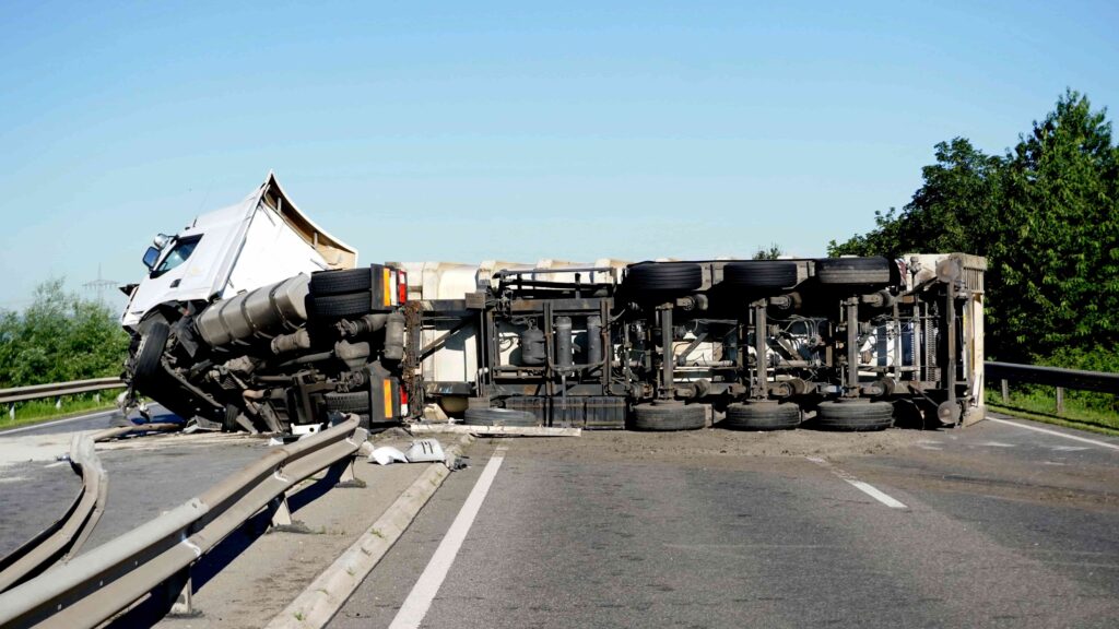 ¿Qué hace que los accidentes de camiones sean tan peligrosos?
