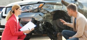 cómo hacer un reclamo de seguro por accidente de auto