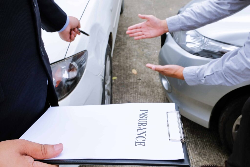 ¿Qué sucede si una aseguradora rechaza, retrasa o paga mal mi reclamo?