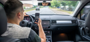 accidente por conducción distraída