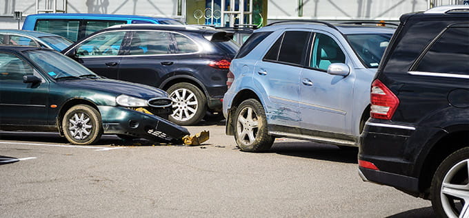 accidente en un estacionamiento