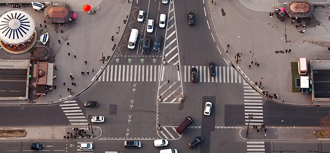accidente en una intersección sin señal de alto