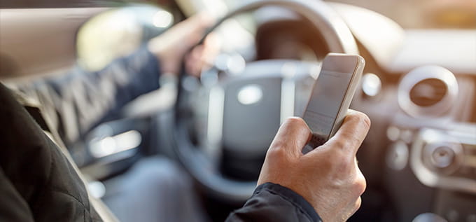 how to avoid distracted driving