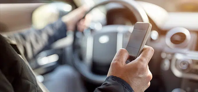 how to avoid distracted driving